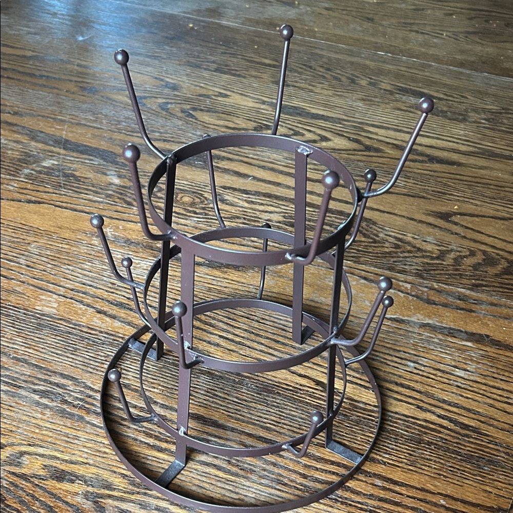 Metal Mug Tree.